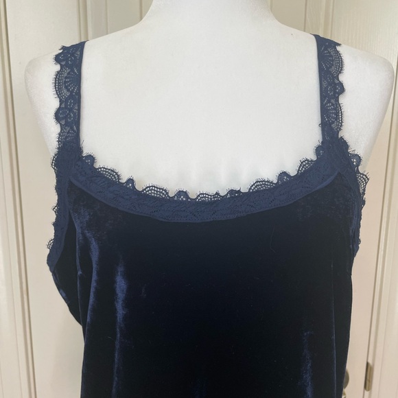 Paparazzi Velvet Cami (midnight blue) - Picture 10 of 11